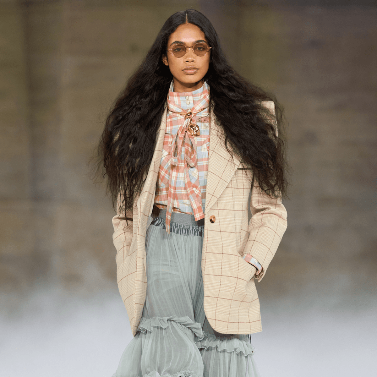  Chloé Went Full-Tilt '60s Laurel Canyon for Fall 2026 