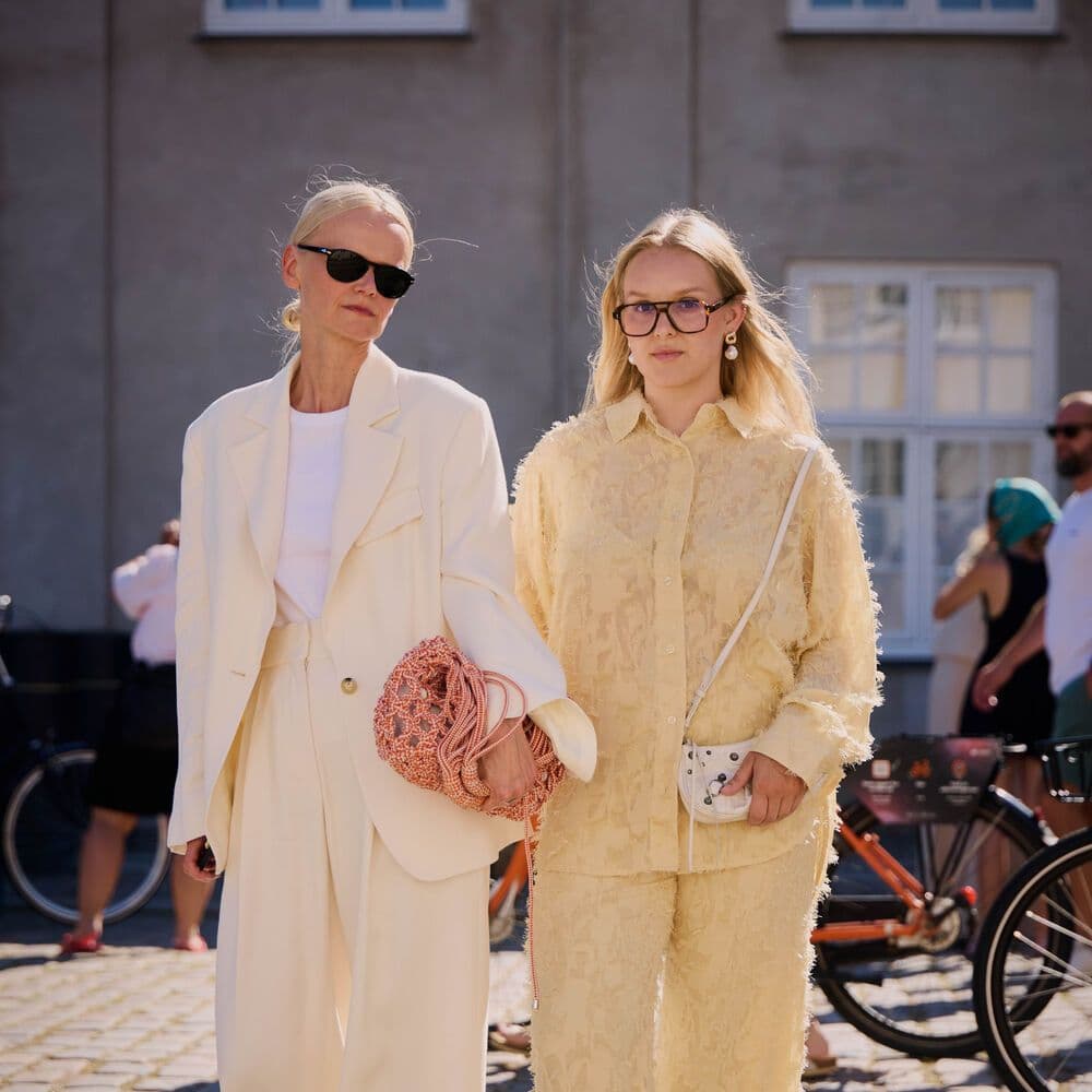  Okay, I'll Bite—Here's an Editor-Approved List of Under-$200 Gifts Moms Will Love 